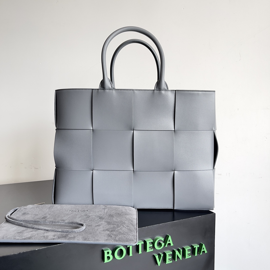 Bottega Veneta Shopping Bags